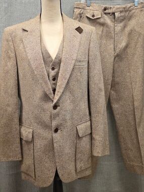 Vintage Men's 3-Piece Tweed Suit with Pocket Watch Pocket & Leather Throat Latch